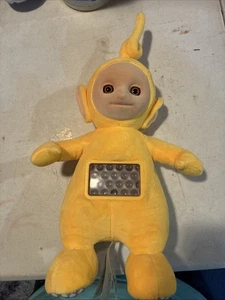 Peluche Vintage 1998 Playskool Teletubbies Laa Laa Parlante 15” Giallo! FUNZIONA! - Foto 1 di 4