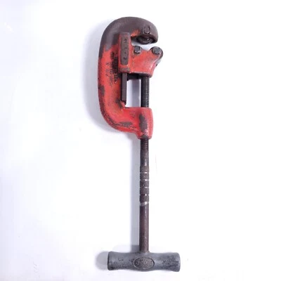Ridgid No. 2 1-2 Heavy Duty 3-Wheel Pipe Cutter 1/8" - 2" - Image 1 of 4