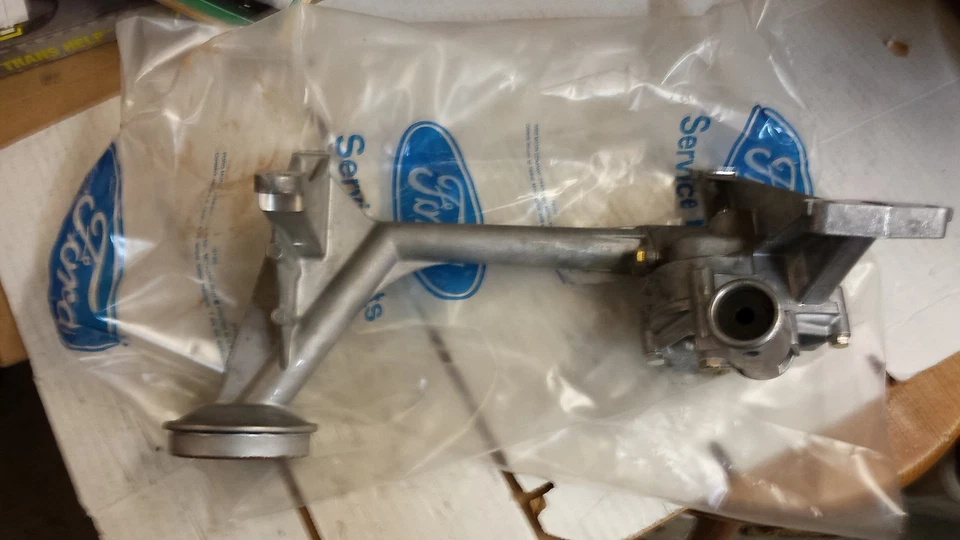 E45Y-6600-AX FORD OIL PUMP 2.4 DIESEL 2.4 TURBO COUGAR LINCOLN 1984-1985 — 第 1/1 张图片