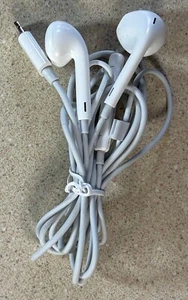 Apple Lightning Wired Headphones - Tested - Zdjęcie 1 z 2