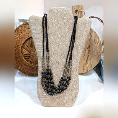 Collar en capas negro gris y plata, cuentas de madera/acrílico, 28" Foto 1 de 4