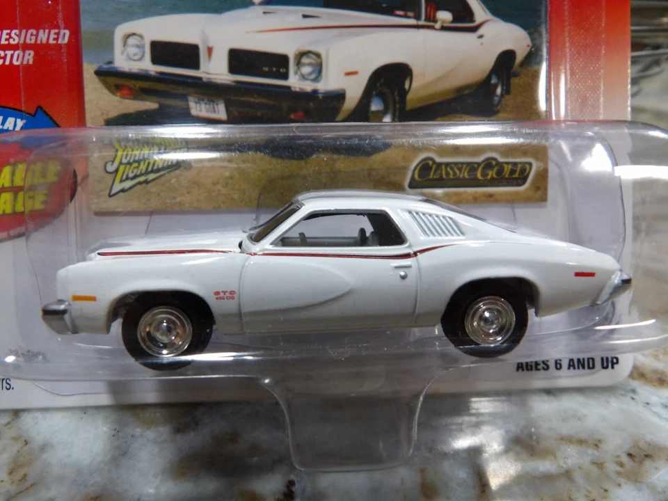 1997 Ford Crown Victoria Taxi Johnny Lightning Classic Gold Collection 1 64