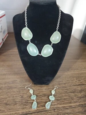 Conjunto de colar/brincos de água-marinha Silvertone Macy's 16 polegadas com extensor  - Imagem 1 de 4