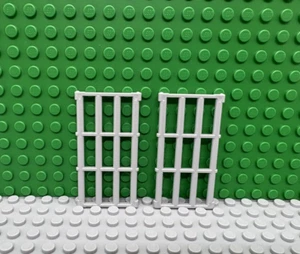 Lego 2 hellbläulich grau 1x4x6 vergitterte Tür NEU - Bild 1 von 1