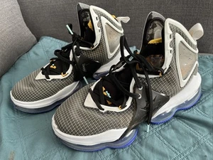 Zapatillas altas Nike LeBron talla 6 - Imagen 1 de 5
