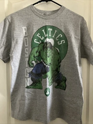 Camiseta juvenil NBA Boston Celtics/The Hulk Marvel Comics “Distressed” talla L - ¡NUEVA SIN ETIQUETAS! Foto 1 de 4