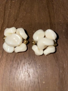 Vintage Earrings White Settings On Gold Tone Clips - Picture 1 of 5