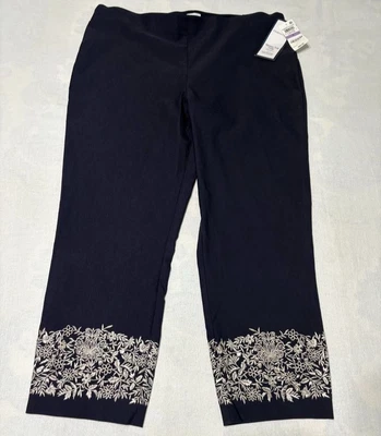 Nuevo Charter Club Pull on Tummy Adelgazante Capris Azul Marino con Bordado Floral Blanco  Foto 1 de 4