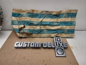 1Pc Fits 1981-1987 Chevy Custom Deluxe "10" C10 New Old Stock Badge Emblem. NOS - Bild 1 von 5