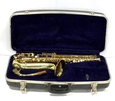 Saxofone alto Conn tom dourado com estojo - Imagem 1 de 4