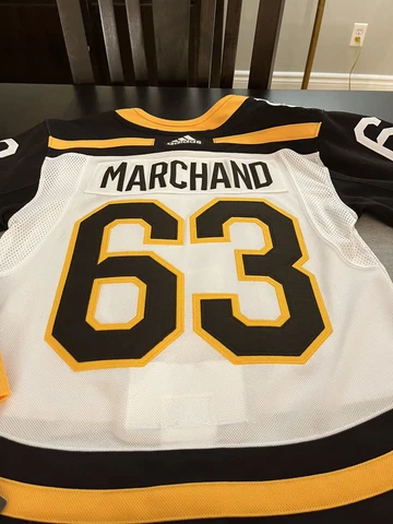 Marchand BOSTON BRUINS 2019 NHL WINTER CLASSIC ADIDAS AUTHENTIC HOCKEY JERSEY 42 Cover