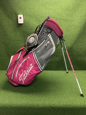 Bolsa de golf Titleist Trolley rosa con divisor de 4 vías Foto 1 de 4