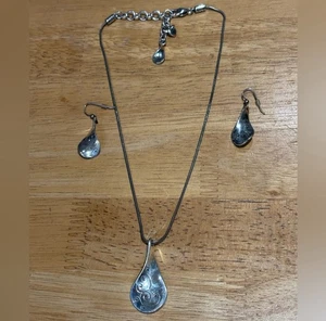 Brighton floral silver tone teardrop pendant necklace and matching earrings set - Picture 1 of 6