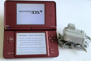 Nintendo DSi XL rosso vino caricatore originale testato pulito console portatile PAL - Foto 1 di 14