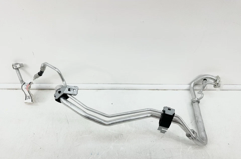 Manguera de tubo condensador Ford Escape 15-16 Lincoln MKC 13-16 CV6Z19A83D NUEVO OEM Foto 1 de 4