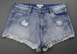 Pantalones cortos de jean Forever 21 tiro alto ribete de encaje desgastado talla 30 para mujer - Imagen 1 de 4