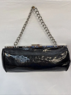 Cartera sin asas de cuero charol negro de colección para mujer de Arden B Foto 1 de 4