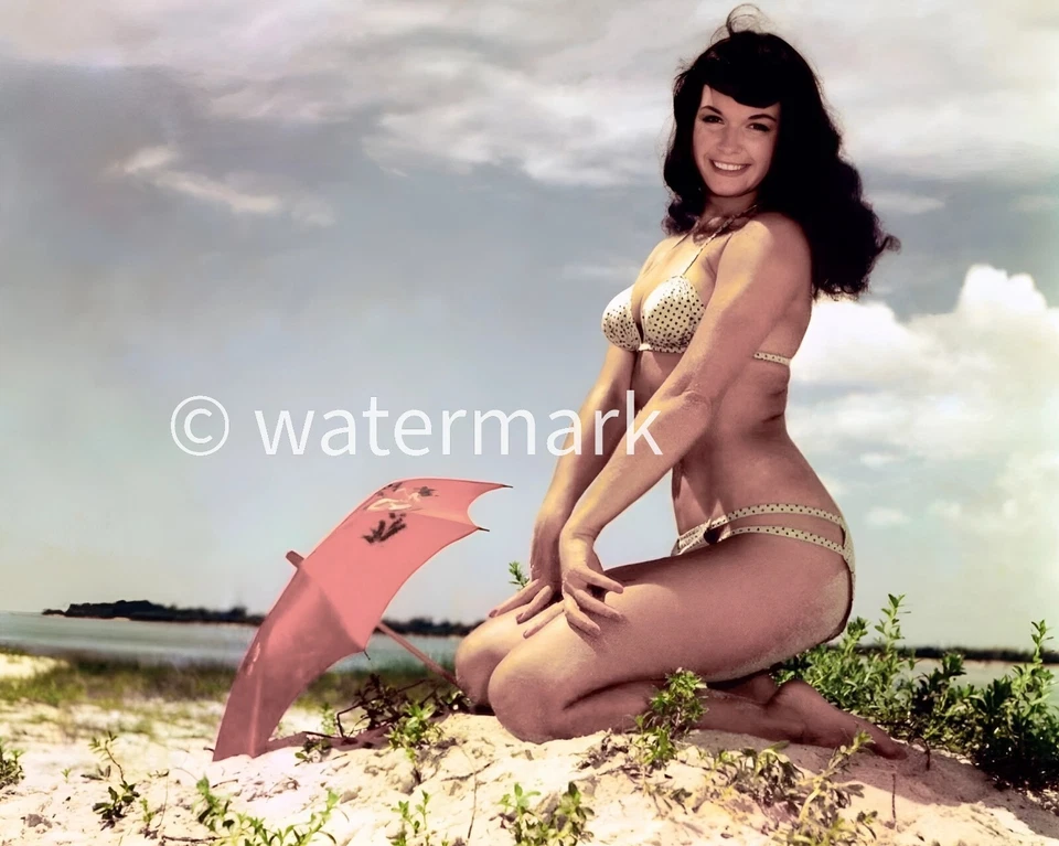 Bettie Page de 1950 - Icónica actriz pin-up foto 8x10 Foto 1 de 1