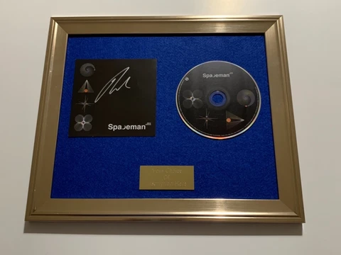 PERSONALLY SIGNED/AUTOGRAPHED NICK JONAS - SPACEMAN FRAMED CD PRESENTATION Cover