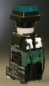 PULSADOR CUADRADO CLASE D 9001 ILUMINADO VERDE MOMENTÁNEO - Imagen 1 de 6