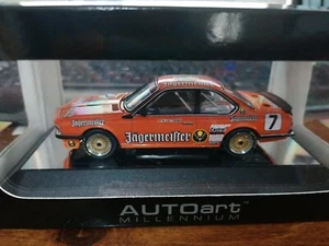 AutoArt 1/43 Code3 by FPM - BMW 635 Jagermeister #7 Norisring 1984 FPM12 - Foto 1 di 4