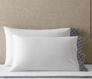 NUEVO Restauración Hardware Goa Bordado King Fundas de Almohada (2) Blanco Índigo - Imagen 1 de 11