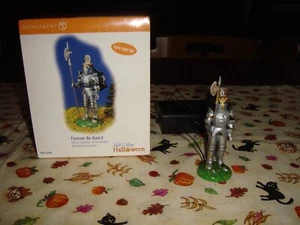 Departamento 56 Snow Village Halloween Forever On Guard - Imagen 1 de 11