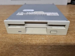 *** NEC Lecteur de Disquette 1.44MB 3,5" blanc - Tested - Zdjęcie 1 z 3
