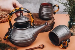 Schwarzer Keramik Wasserkocher, handgefertigtes Keramik Teeservice mit Eidechsendekor, Teeservice - Bild 1 von 11