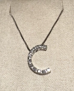 HALSKETTE AUS 18kt. WEISSGOLD MIT ANHÄNGER BUCHSTABE " C " MIT NATÜRLICHEN DIAMANTEN - Bild 1 von 2