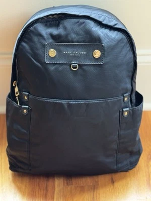 Mochila Marc Jacobs Preppy de nailon negra con detalles dorados Foto 1 de 4