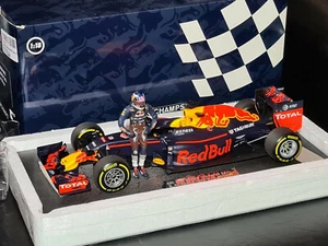 Red Bull Racing Tag RB12 #2 Austrian GP 2018 Ricciardo Minichamps 117160603 1:18 - Picture 1 of 3