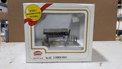 Model Power - HO Scale - #642 - Lumber Shed w/ Figures - MIB - Image 1 of 4