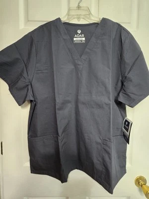 Blusa Médica NUEVA CON ETIQUETAS-ADAR UNIVERSAL Talla 2XL-ESTAÑO/Gris Cuello en V-Pecho 27"/L 29.5" Foto 1 de 4