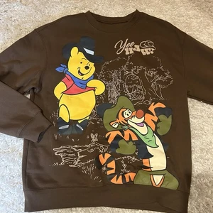 Box Lunch Winnie The Pooh Crewneck Sweatshirt Women’s Size Medium  NWOT - Picture 1 of 4