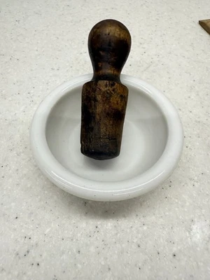 Mortero antiguo vintage de vidrio esmerilado y despensa de madera boticario pequeño rústico Foto 1 de 4