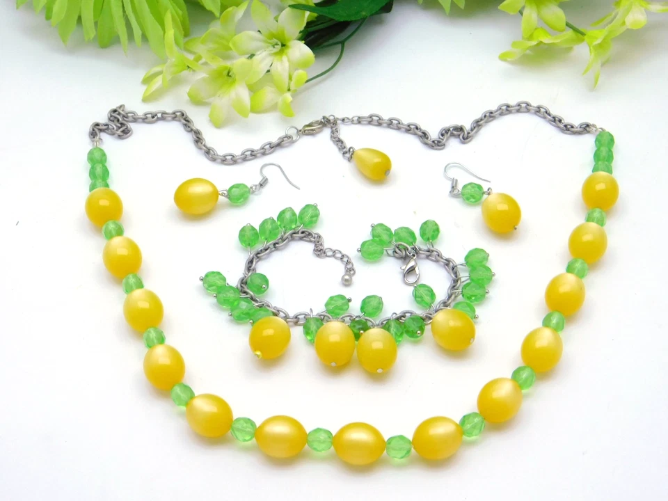 3pc~SET~YELLOW~MOONGLOW~LEMON DROPS~GREEN~GLASS~BEADS~BRACELET~EARRINGS~NECKLACE - Image 1 of 4