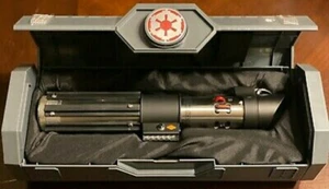 Star Wars Galaxy's Edge Darth Vader Legacy Lightsaber Parques Disney - Imagen 1 de 3