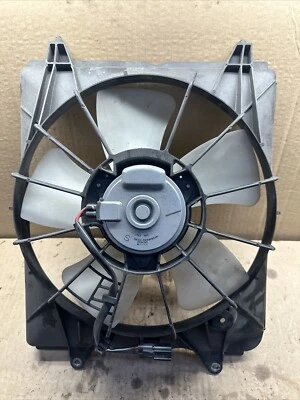 2015-2016 Honda Cr-v Left Radiator Fan Motor Assembly FCL10 Foto 1 de 4