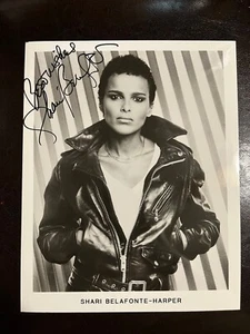 Shari Belafonte-Harper (American Actress/Model) signed 8 X 10 B & W Photo No COA - Picture 1 of 2