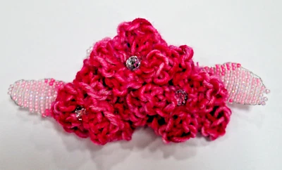 CLIP DE PELO FRANCÉS CON CUENTAS Y TEJIDO A MANO ÚNICO CLIP DE 3,5" CON PEDRERÍA ROSA Foto 1 de 2