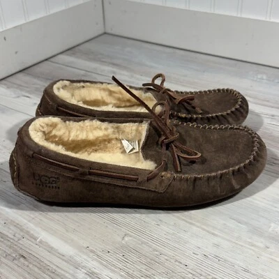 UGG DAKOTA Women's Suede Indoor/Outdoor Moccasin Slippers 5612 Size 8 - Image 1 of 4