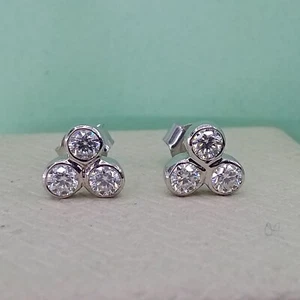 Pendientes enchapados en oro blanco 14 K moissanita corte redondo 0,50 CTW - Imagen 1 de 4
