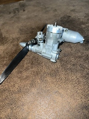 MAGNUM XL 25 GLOW ENGINE WITH MUFFLER AND PROPELLER - Image 1 of 4