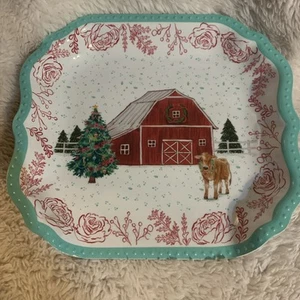 The Pioneer Woman Christmas Barn and Cow Melamine Holiday Spoon Rest - Bild 1 von 4