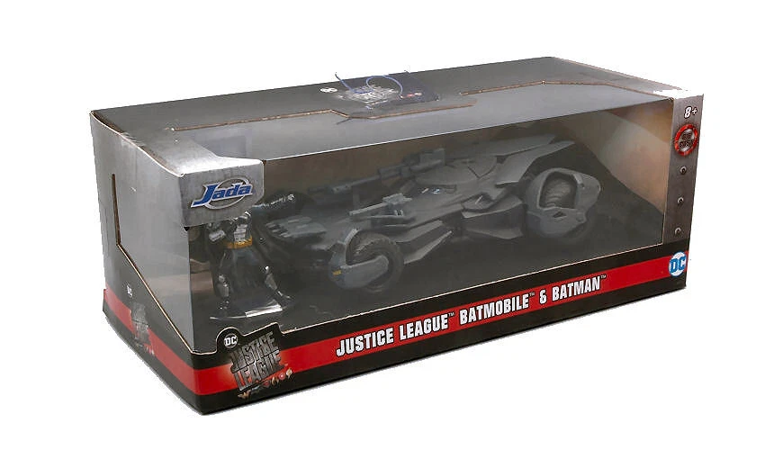 Jada Toys BATMOBILE JUSTICE LEAGUE W/BATMAN FIGURE 1:32 - Immagine 1 di 1