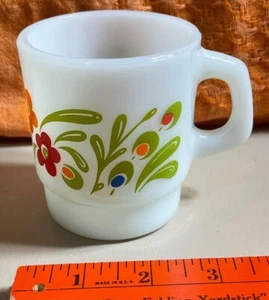 Vintage Anchor Hocking 312 Milk Glass D Handle Groovy Flowers - Picture 1 of 4