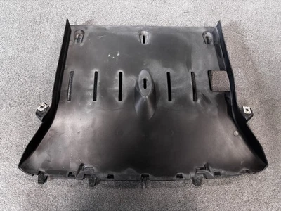 BMW M5 E60 2006-10 guía de conducto de aire central inferior trasero Foto 1 de 4