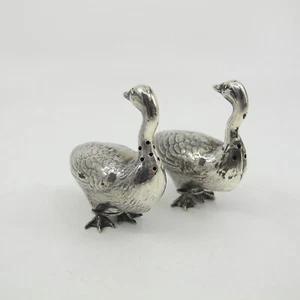 Salero y pimentero figurativo de plata de ley con forma de ganso o pato - Imagen 1 de 11