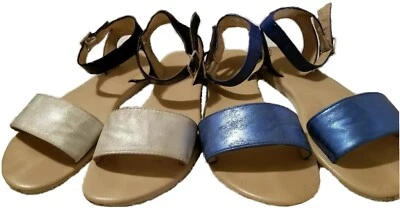 Sandalias de Avon, dos (2) pares, talla 9 negro/blanco perlado y azul/azul perlado Foto 1 de 4